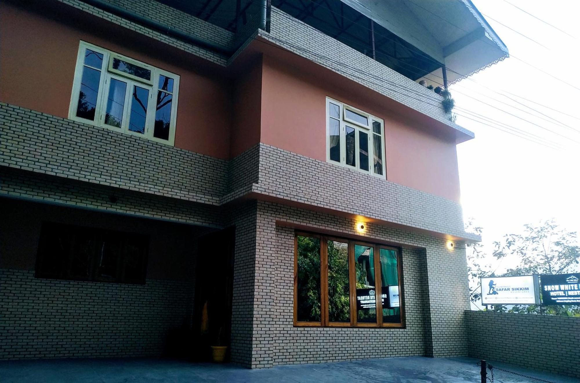 Snow White Retreat Hotel And Restaurant Гангток Экстерьер фото